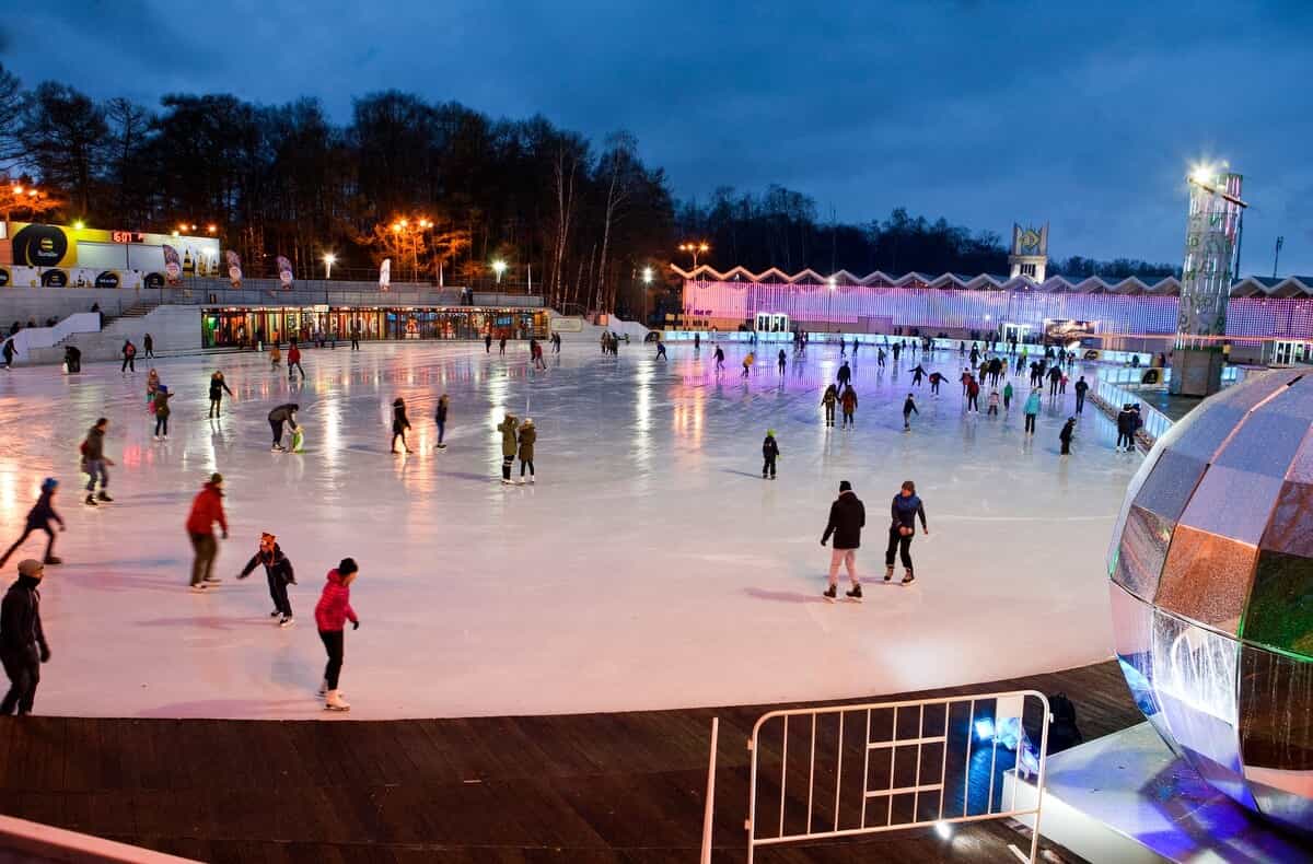 Каток «Лёд» в парке «Сокольники».